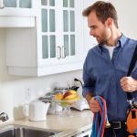 Quelle est la différence entre un plombier et un plombier chauffagiste ?