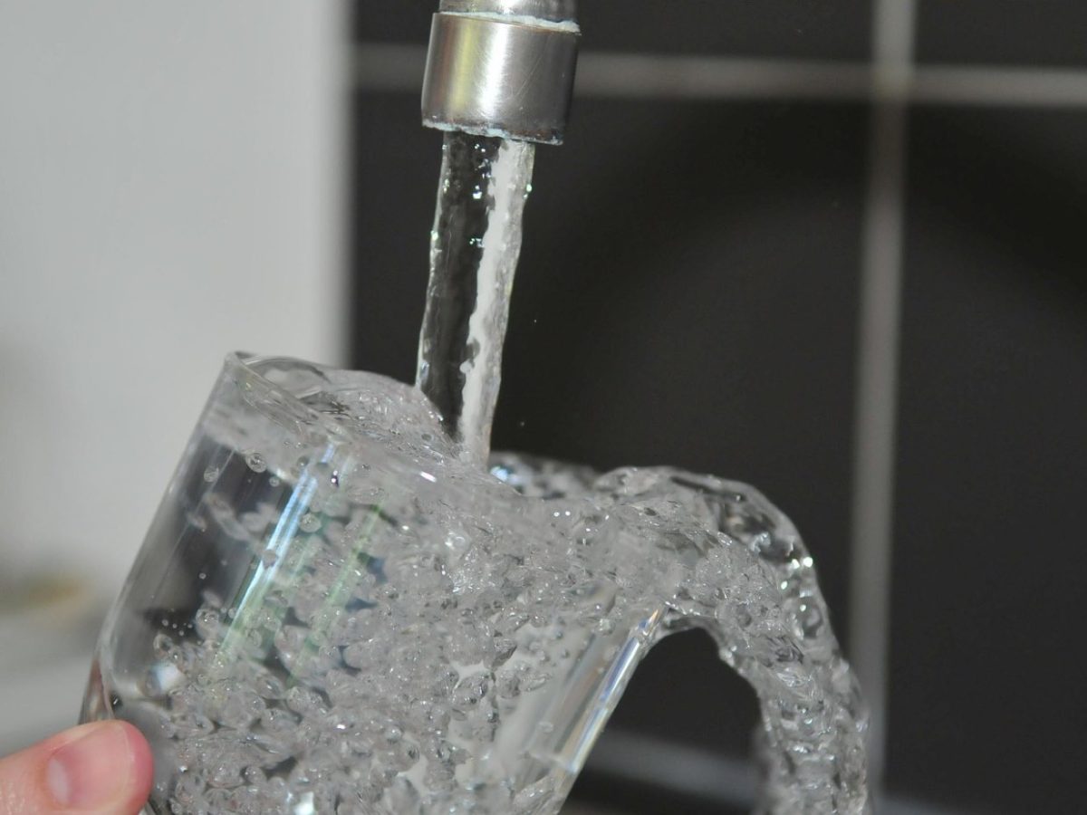 Adoucisseur d'eau : principe, avantages et limites