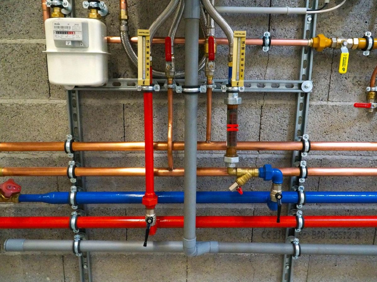 Contrôle gaz et plomberie : obligations propriétaire et locataire